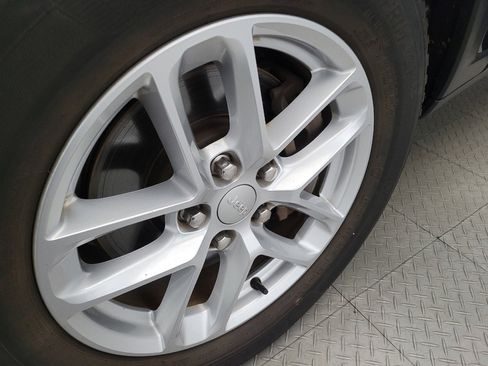 Used 2022 Jeep Grand Cherokee L Laredo w/ Luxury Tech Group I image 31