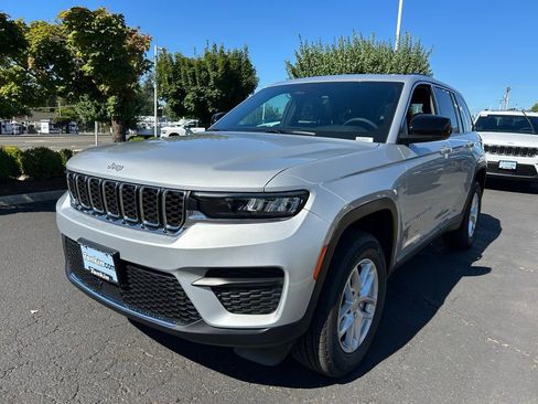 New 2025 Jeep Grand Cherokee Laredo X w/ Trailer Tow Package AWD/4WD image 4