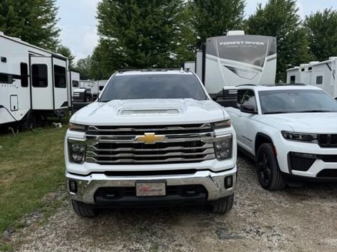 Used 2025 Chevrolet Silverado 2500 LT w/ Convenience Package AWD/4WD image 6