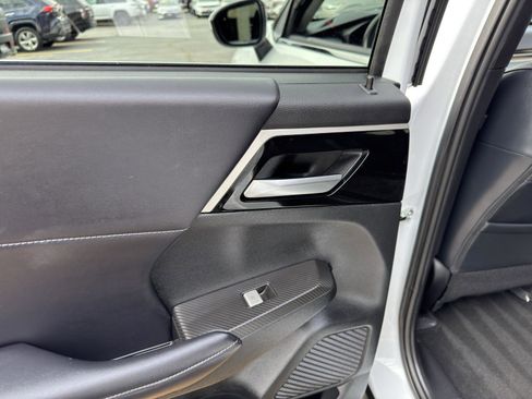 Used 2024 Mitsubishi Outlander SE image 31