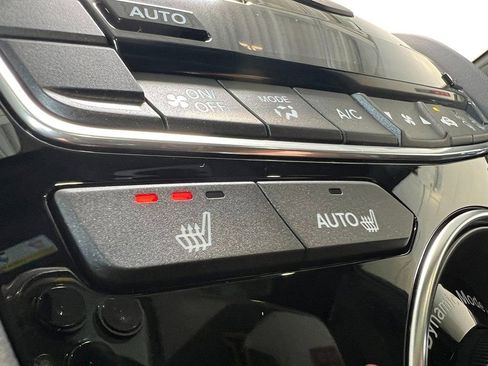 Used 2025 Acura RDX SH-AWD image 37