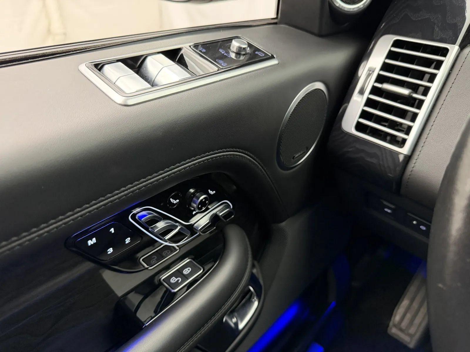 Used 2019 Land Rover Range Rover Long Wheelbase Autobiography AWD/4WD image 20