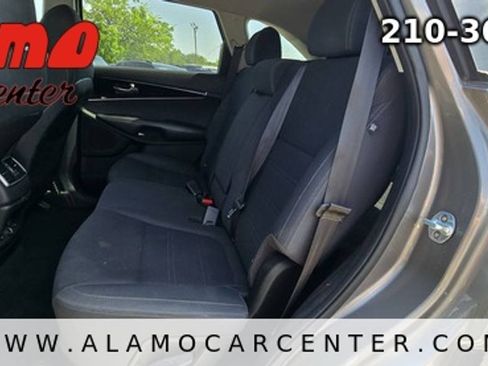 Used 2018 Kia Sorento L FWD image 27