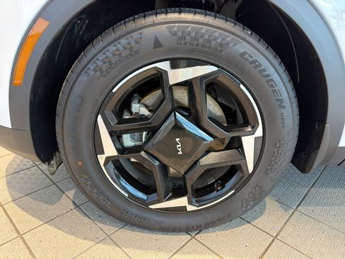 Used 2026 Kia Sportage EX image 9