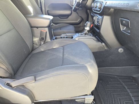 Used 2020 Jeep Wrangler Sport S image 16
