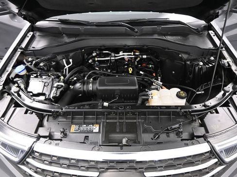 Used 2022 Ford Explorer XLT w/ Equipment Group 202A image 30