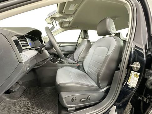 Used 2025 Volkswagen Jetta SE w/ Black Wheel Package image 19