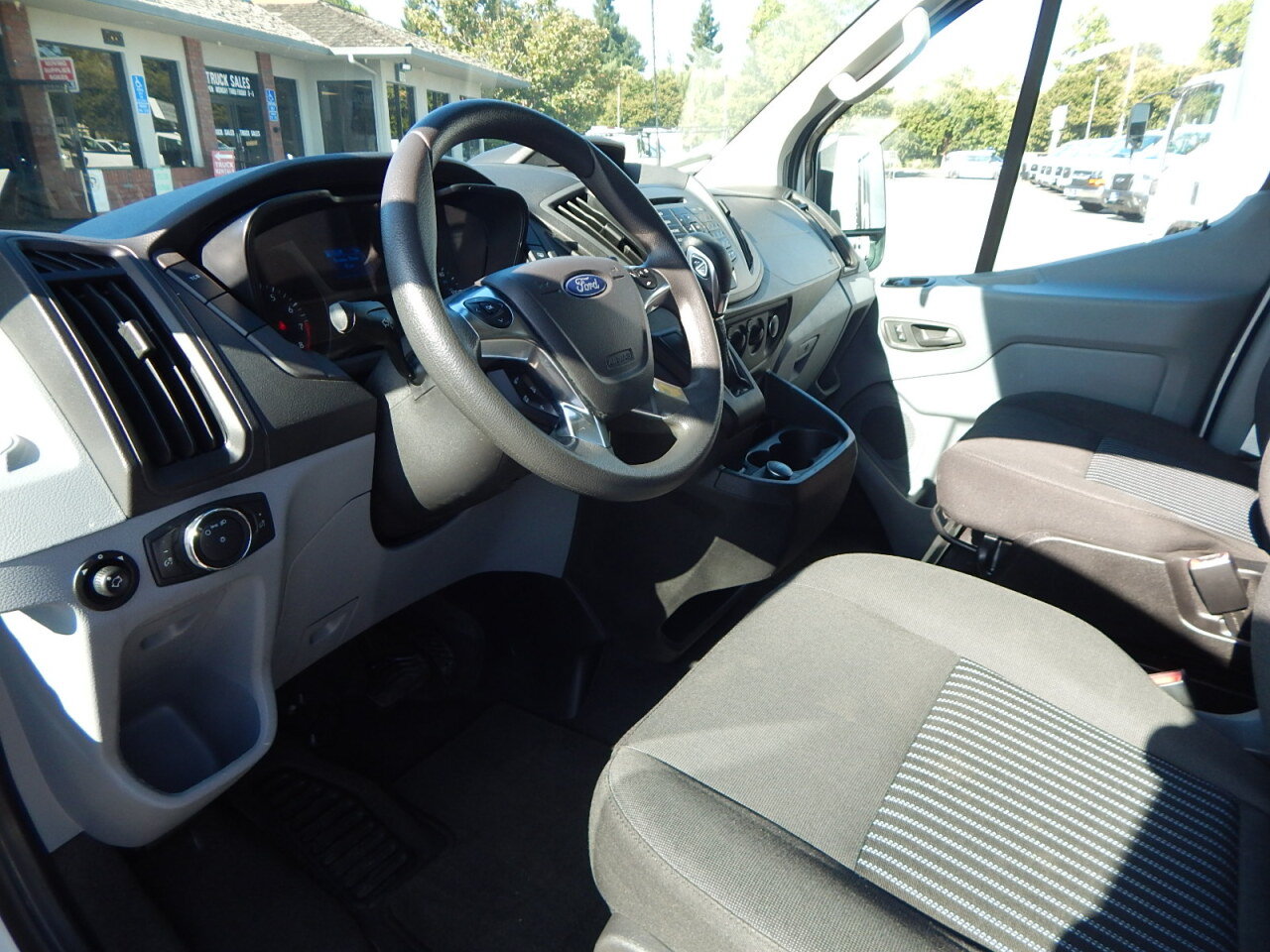 Used 2018 Ford Transit 350 XL RWD image 2