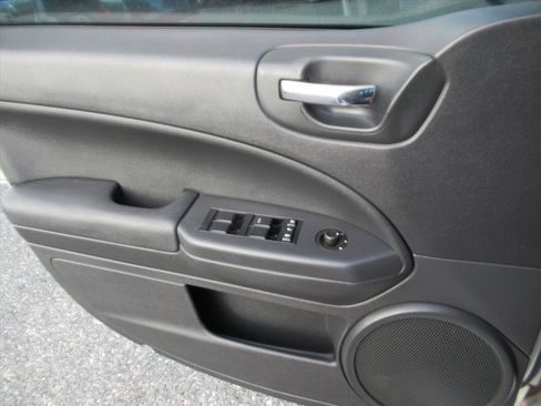 Used 2010 Dodge Caliber Mainstreet image 23