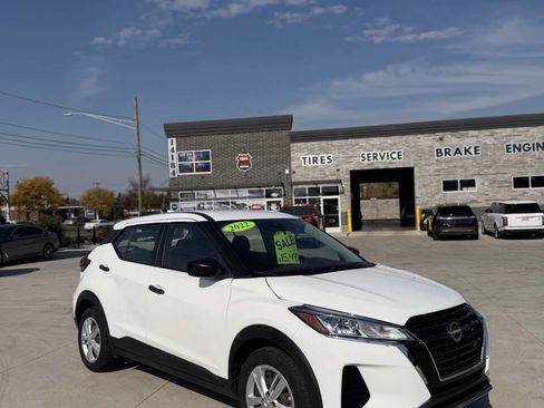 Used 2022 Nissan Kicks S image 14