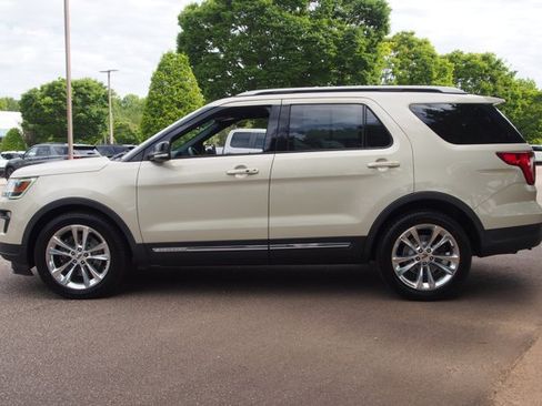 Certified 2018 Ford Explorer XLT w/ Equipment Group 202A FWD image 4
