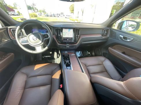 Used 2024 Volvo XC60 B5 Plus AWD/4WD image 19