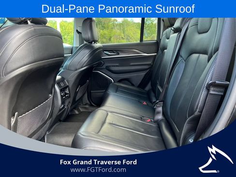 Used 2022 Jeep Grand Cherokee Limited AWD/4WD image 4