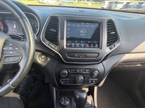 Used 2020 Jeep Cherokee Trailhawk w/ Comfort/Convenience Group AWD/4WD image 17