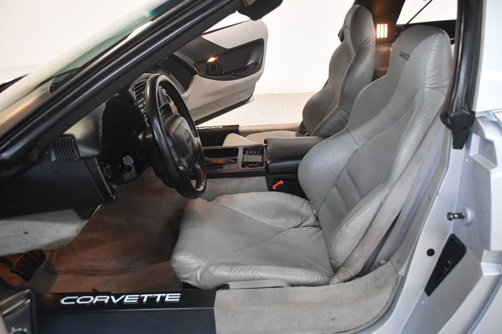 Used 1996 Chevrolet Corvette Coupe RWD image 25