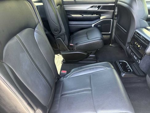 Used 2023 Jeep Wagoneer Series II AWD/4WD image 17
