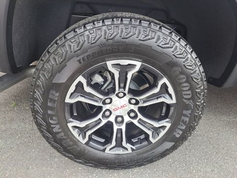 Used 2024 GMC Canyon AT4 w/ Canyon Safety Plus Package AWD/4WD image 18
