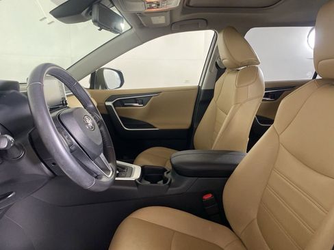 Used 2019 Toyota RAV4 Limited w/ Carpet Mat Package image 29