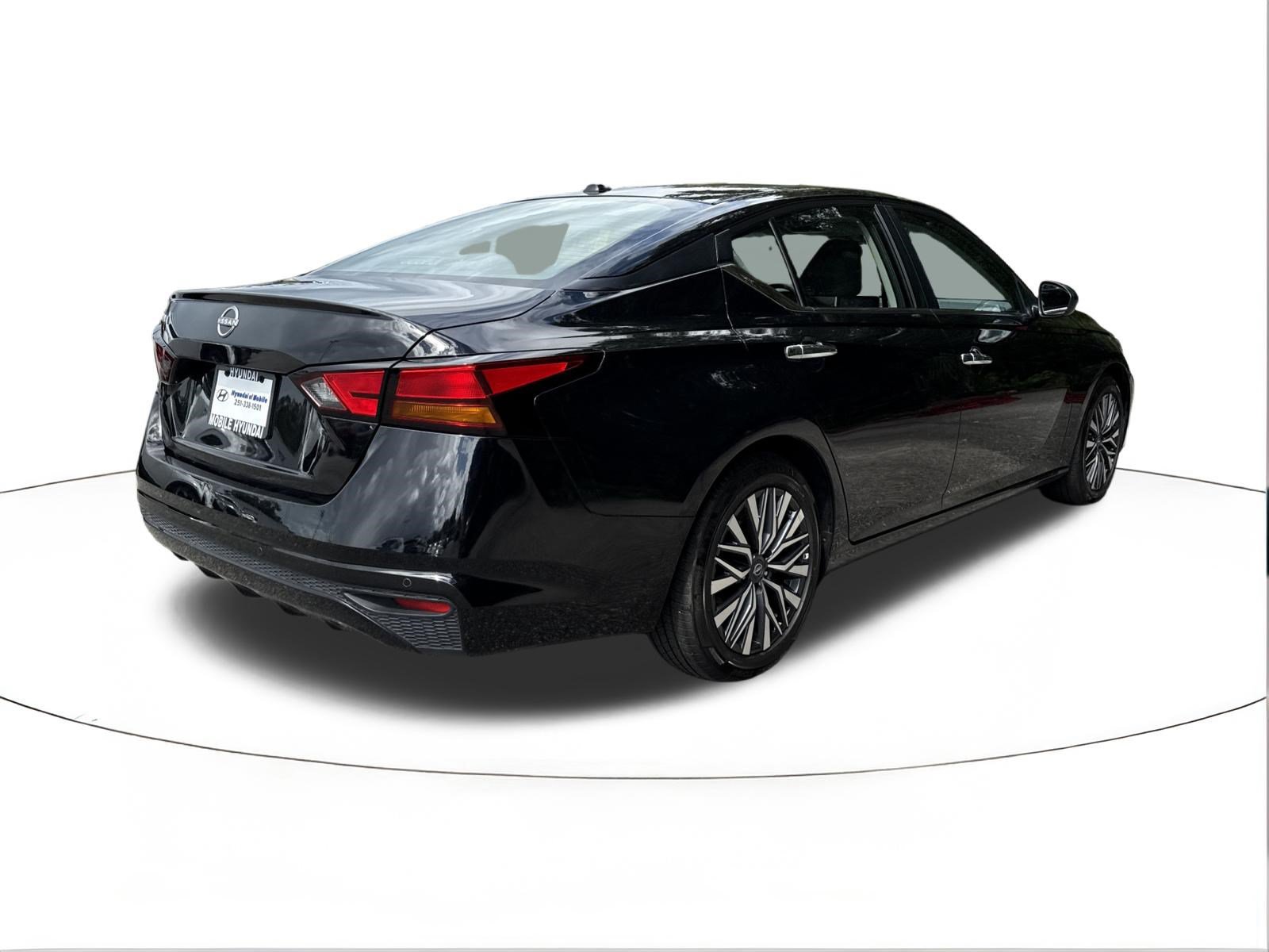 Used 2025 Nissan Altima 2.5 SV FWD image 3