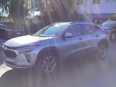 Used 2025 Chevrolet Trax LT w/ LT Convenience Package image 1