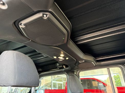 Used 2022 Jeep Gladiator Sport AWD/4WD image 15