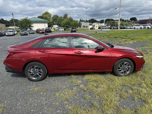 Certified 2024 Hyundai Elantra SEL FWD image 9
