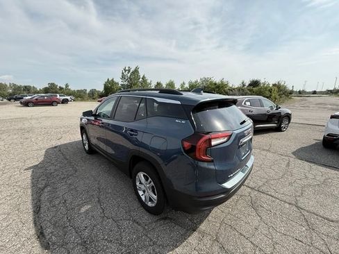 Used 2024 GMC Terrain SLE w/ Driver Convenience Package AWD/4WD image 3
