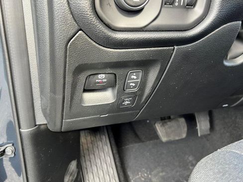 New 2026 RAM 1500 4x4 Crew Cab image 28