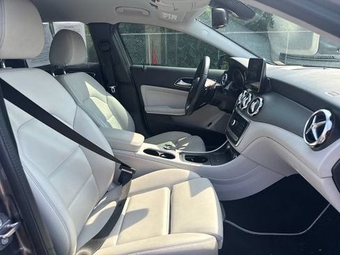 Used 2020 Mercedes-Benz GLA 250 4MATIC image 9