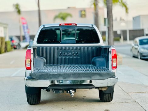 Used 2018 Nissan Frontier SV RWD image 7