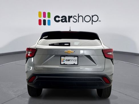Used 2024 Chevrolet Trax LS w/ Driver Confidence Package image 4