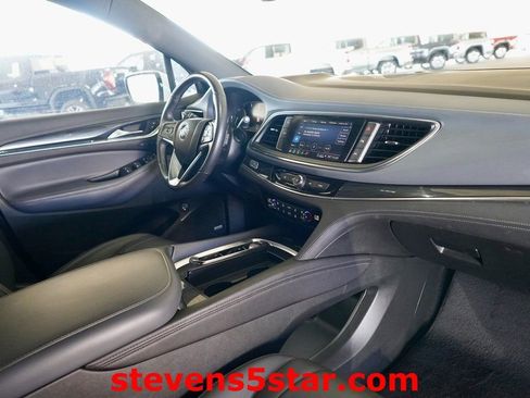 Used 2024 Buick Enclave Premium image 10