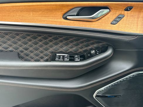 Used 2022 Jeep Grand Cherokee Summit image 11