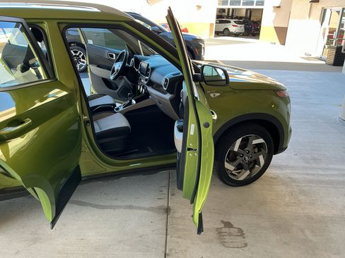 Certified 2024 Hyundai Venue SEL image 13