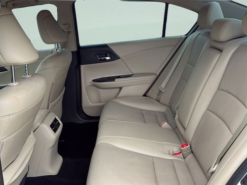 Used 2017 Honda Accord Touring image 14