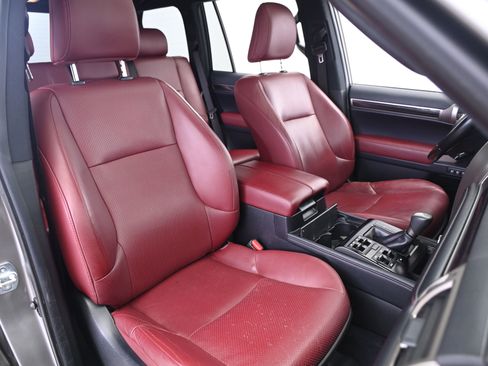 Used 2021 Lexus GX 460 Luxury w/ Accessory Package image 24