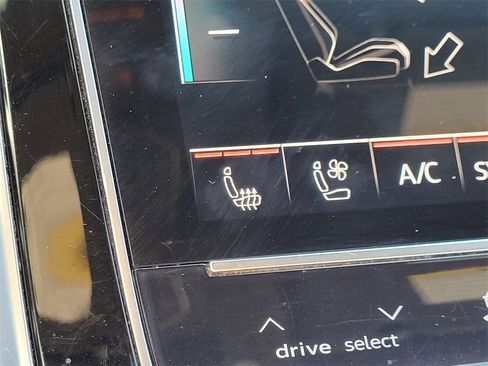 Used 2019 Audi Q8 Prestige image 22