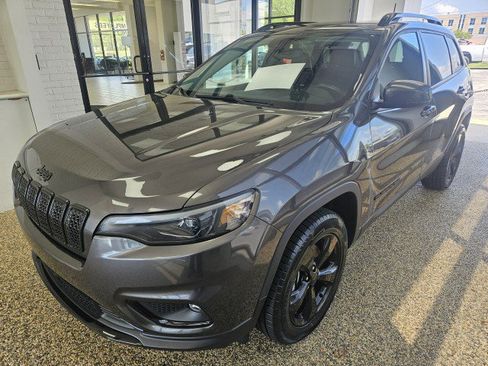 Used 2021 Jeep Cherokee Latitude Plus AWD/4WD image 6