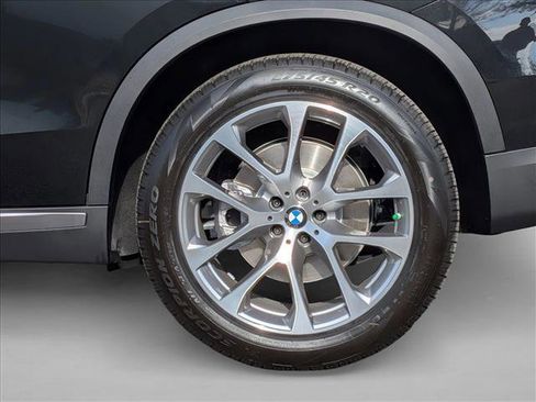 New 2026 BMW X5 xDrive40i w/ Climate Comfort Package image 10