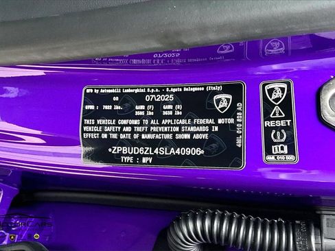 Used 2025 Lamborghini Urus SE image 28