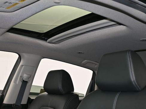 Used 2023 Honda HR-V EX-L image 11