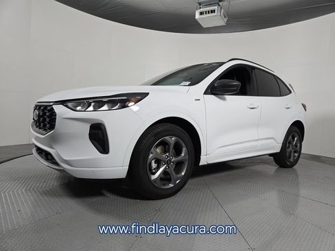 Used 2023 Ford Escape ST-Line w/ Tech Pack #1 AWD/4WD image 2