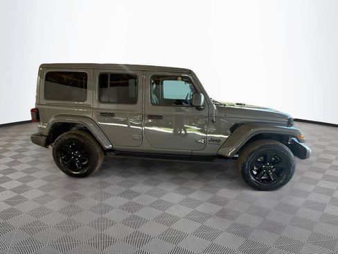 Used 2022 Jeep Wrangler Unlimited Sahara AWD/4WD image 5