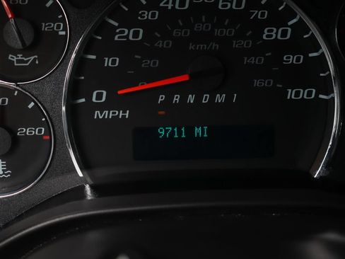 Used 2025 Chevrolet Express 2500 w/ Driver Convenience Package RWD image 28