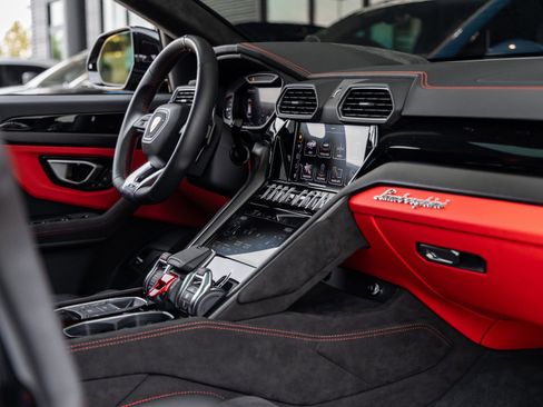 Used 2024 Lamborghini Urus S image 49