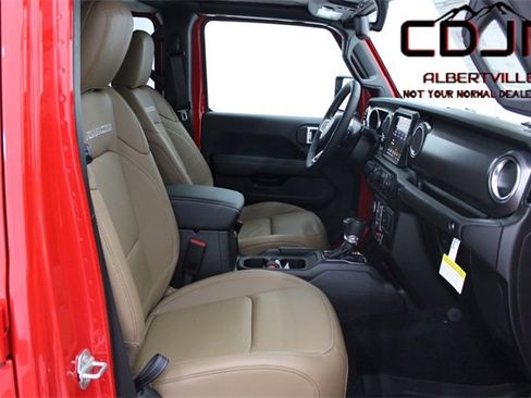 Used 2023 Jeep Gladiator Rubicon w/ Cold Weather Group image 16