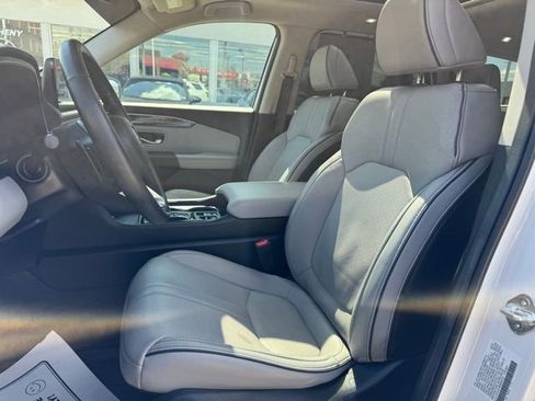 Used 2025 Honda Pilot Elite image 12