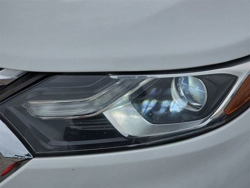 Used 2019 Chevrolet Equinox Premier image 34