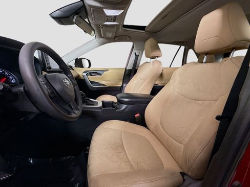 Used 2022 Toyota RAV4 XLE image 22