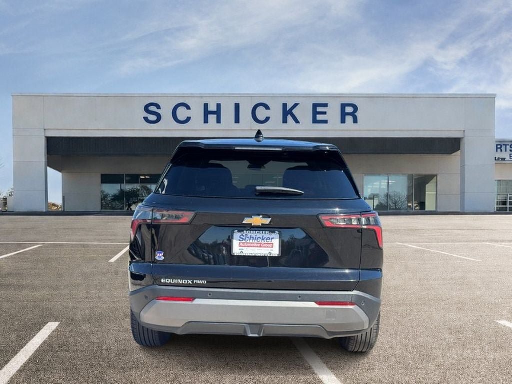 Used 2025 Chevrolet Equinox LT AWD/4WD image 4